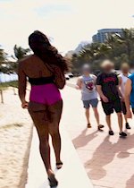 Ebony babe twerks in public