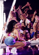 Nicki Minaj bootylicious on stage