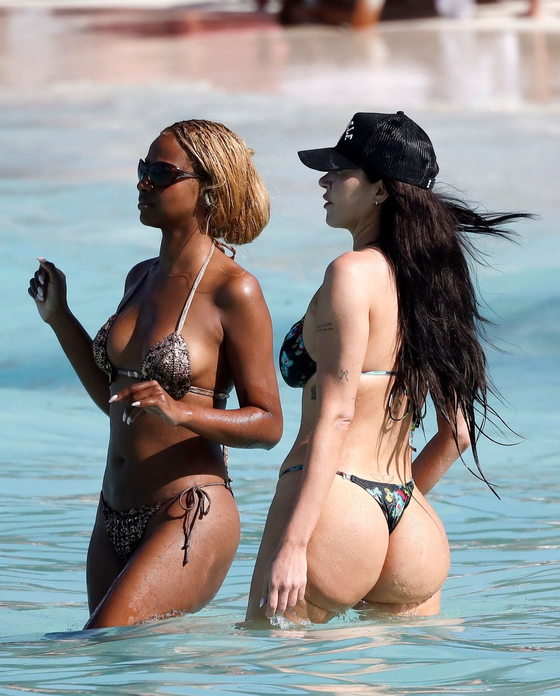 Anastasia Karanikolaou and Justine Skye booty