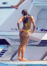 Anitta bikini butt