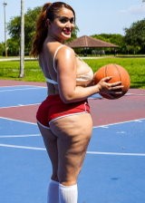 Basketball loving babe shows off her massive booty